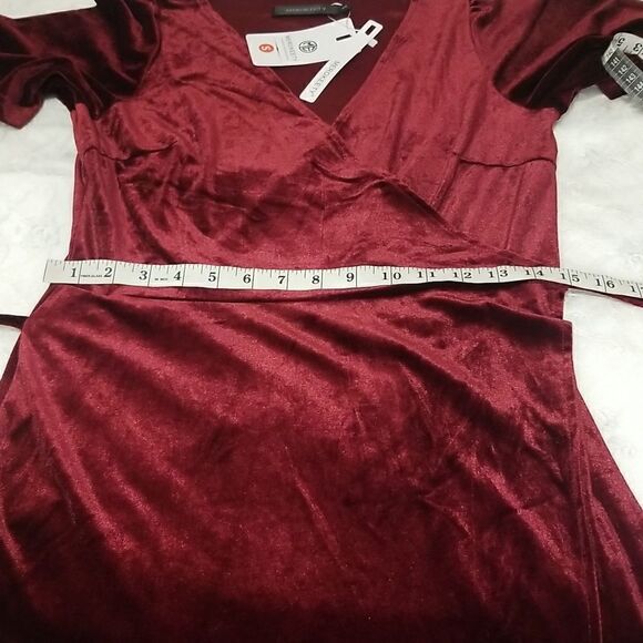 Burgundy velvet wrap style dress small nwt - Picture 14 of 14